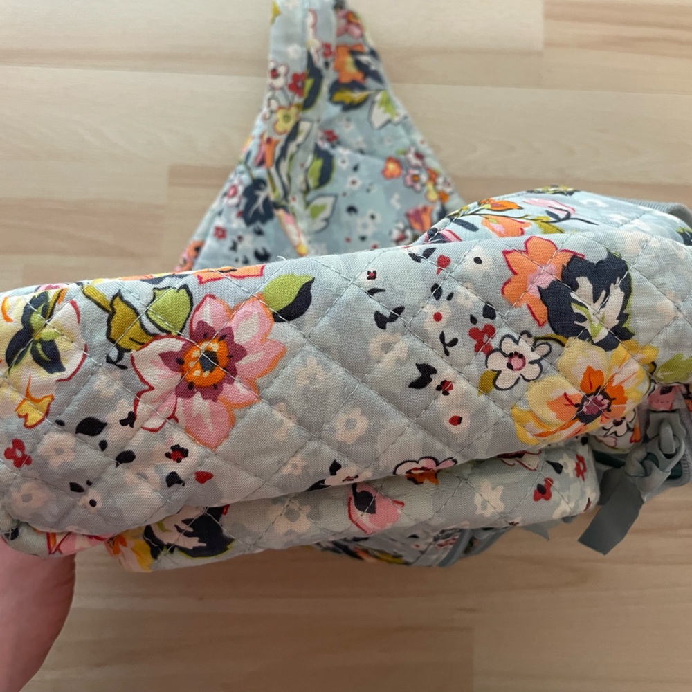 Vera Bradley Large Sling in Floating Gardens - Excellent Gently Used Condition! - Picture 11 of 11